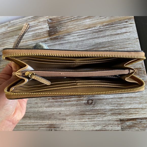 Michael Kors Zip Wallet - Picture 6 of 6